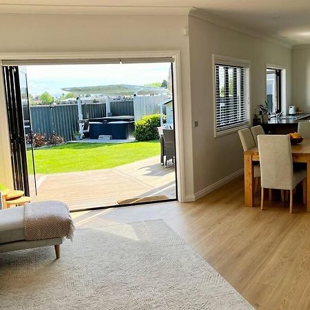 Villa Sunny Delight In Clive Esterno foto