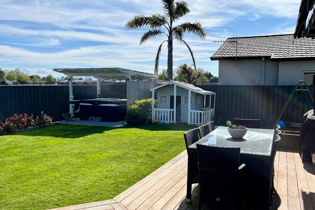 Villa Sunny Delight In Clive Esterno foto