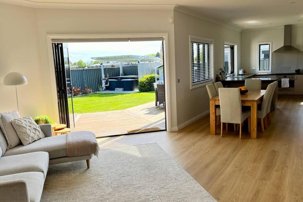 Villa Sunny Delight In Clive Esterno foto